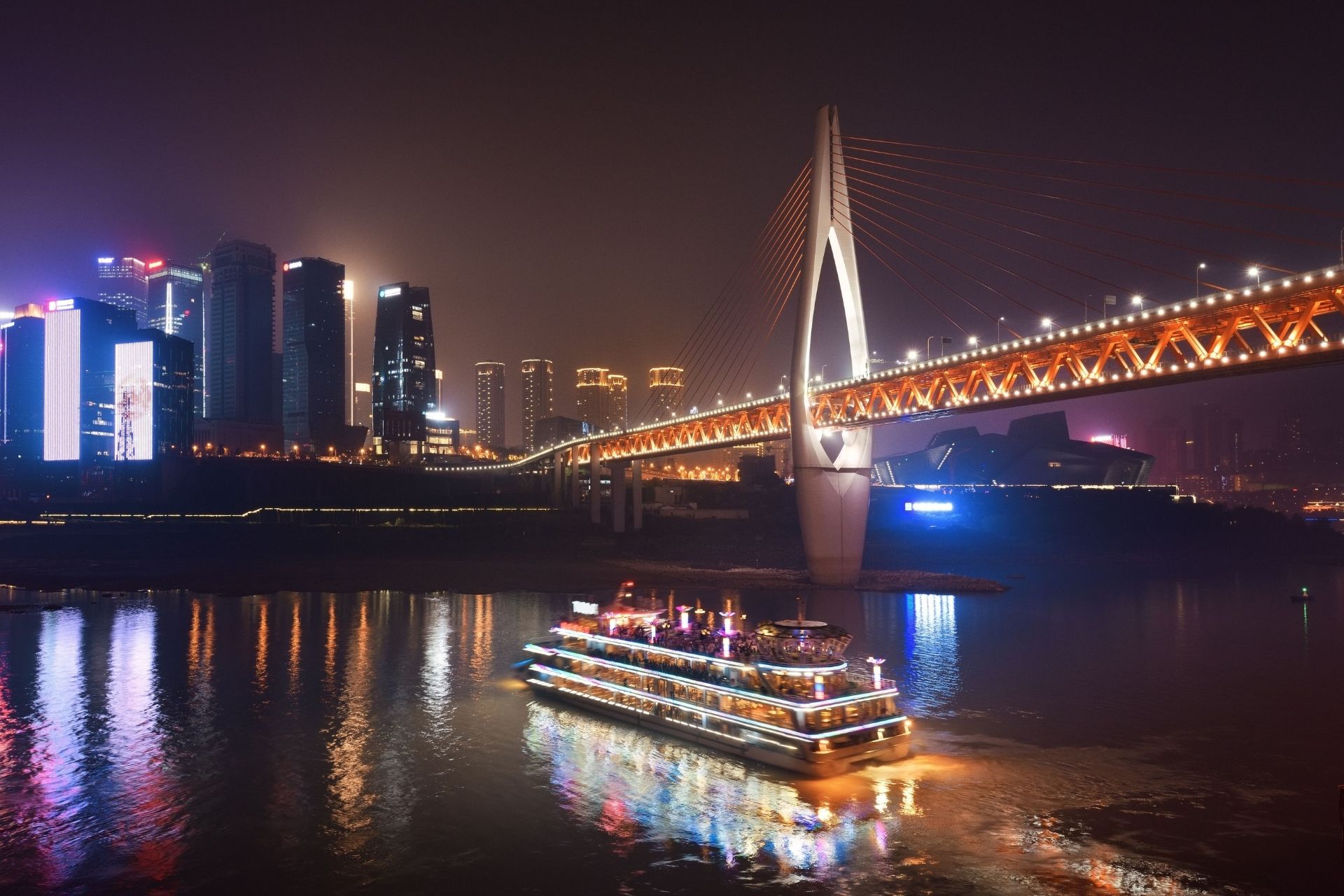 Chongqing escorted tour including Hongya Cave and Yangtze River Cruise